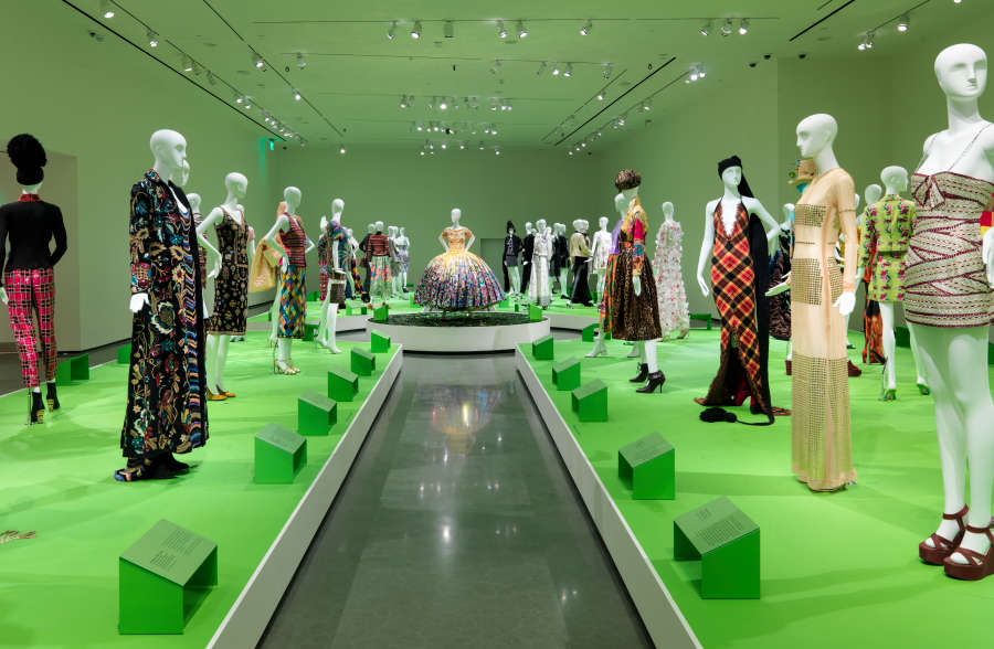 view exhibition image