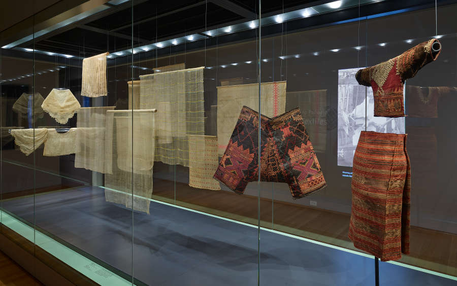 view exhibition image