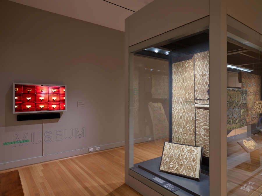 view exhibition image