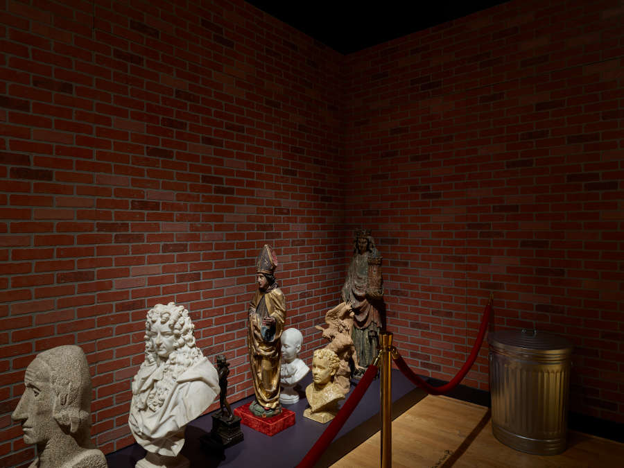 view exhibition image