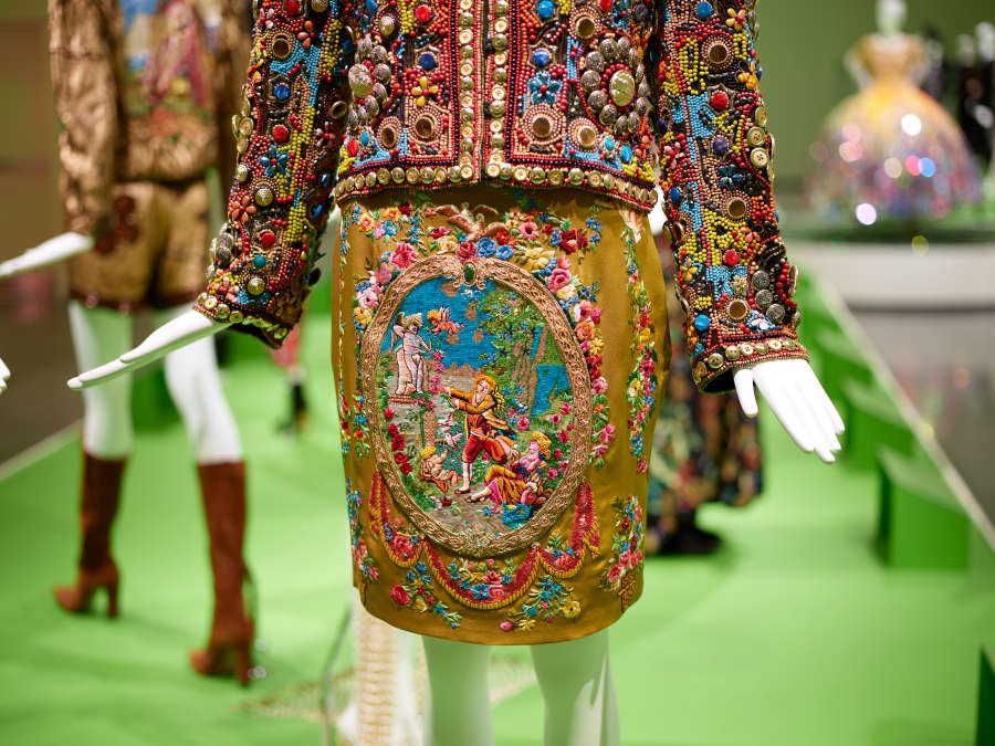 view exhibition image