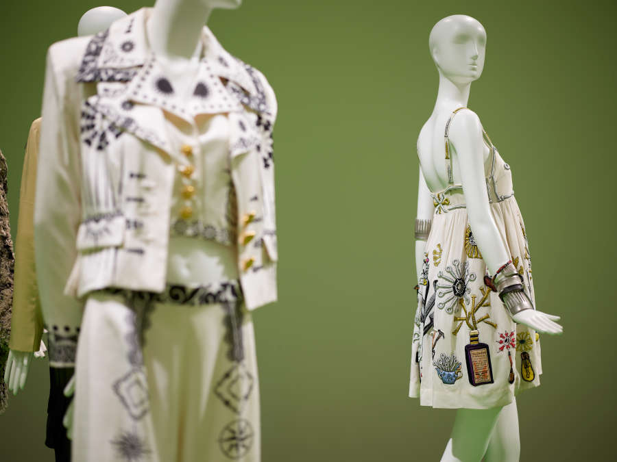 view exhibition image