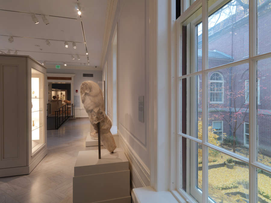 view exhibition image