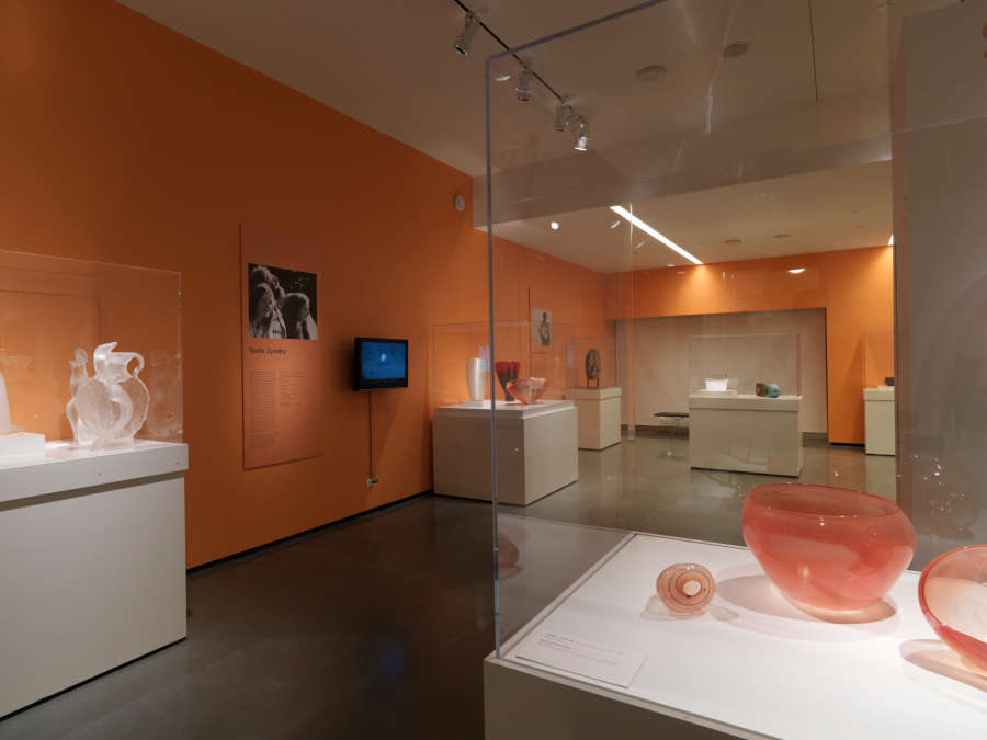 view exhibition image