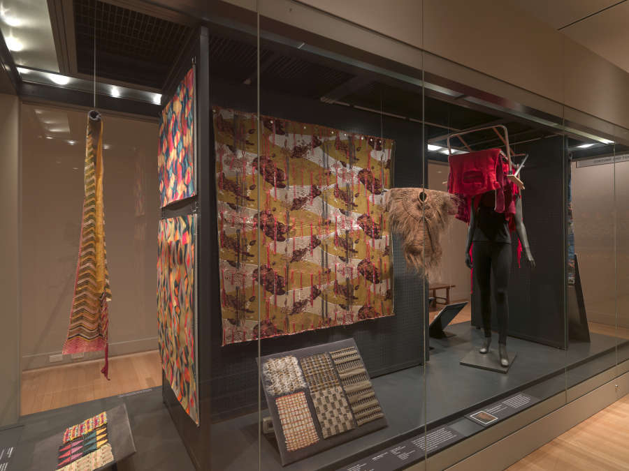 view exhibition image