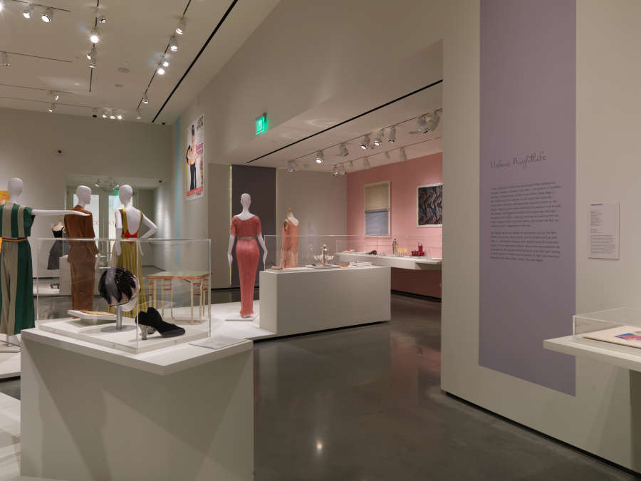 view exhibition image