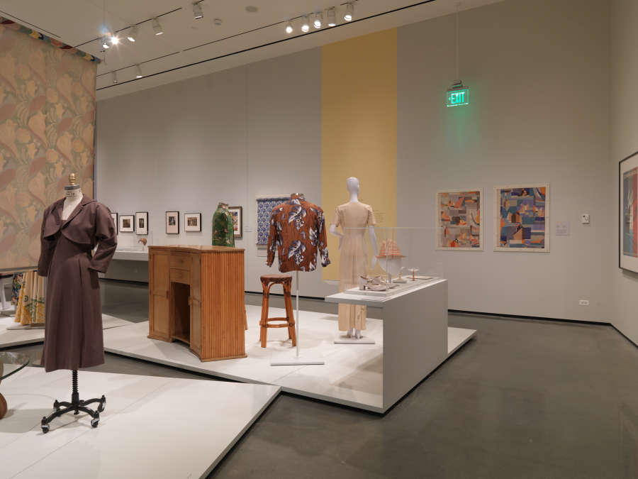 view exhibition image