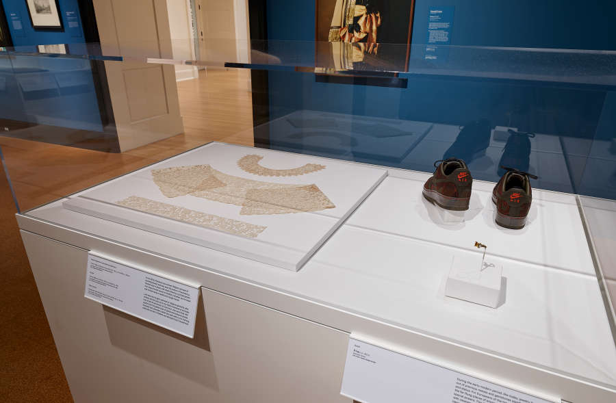 view exhibition image