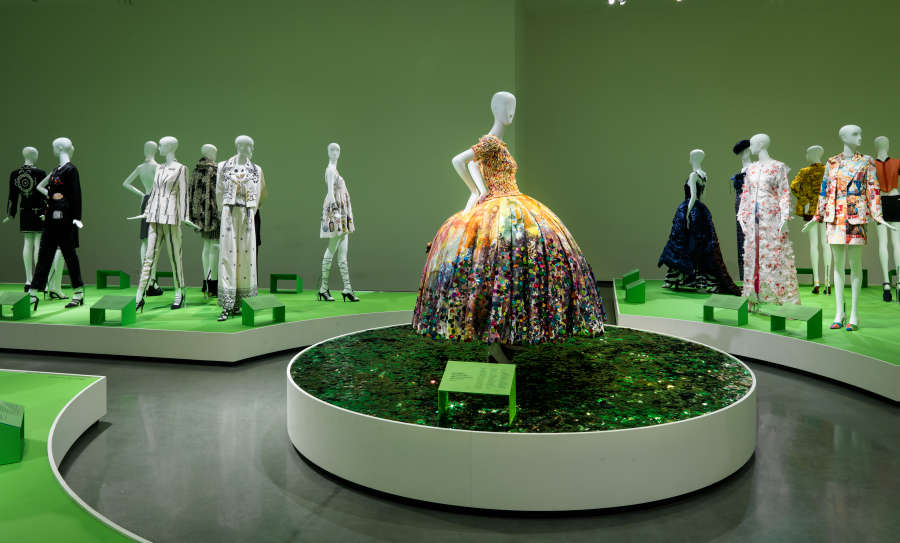 view exhibition image