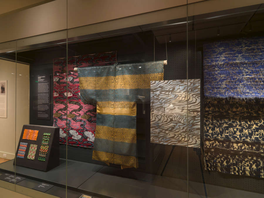 view exhibition image