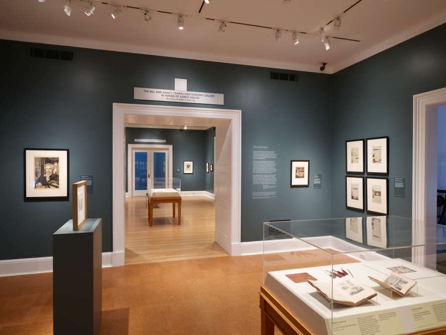 view exhibition image