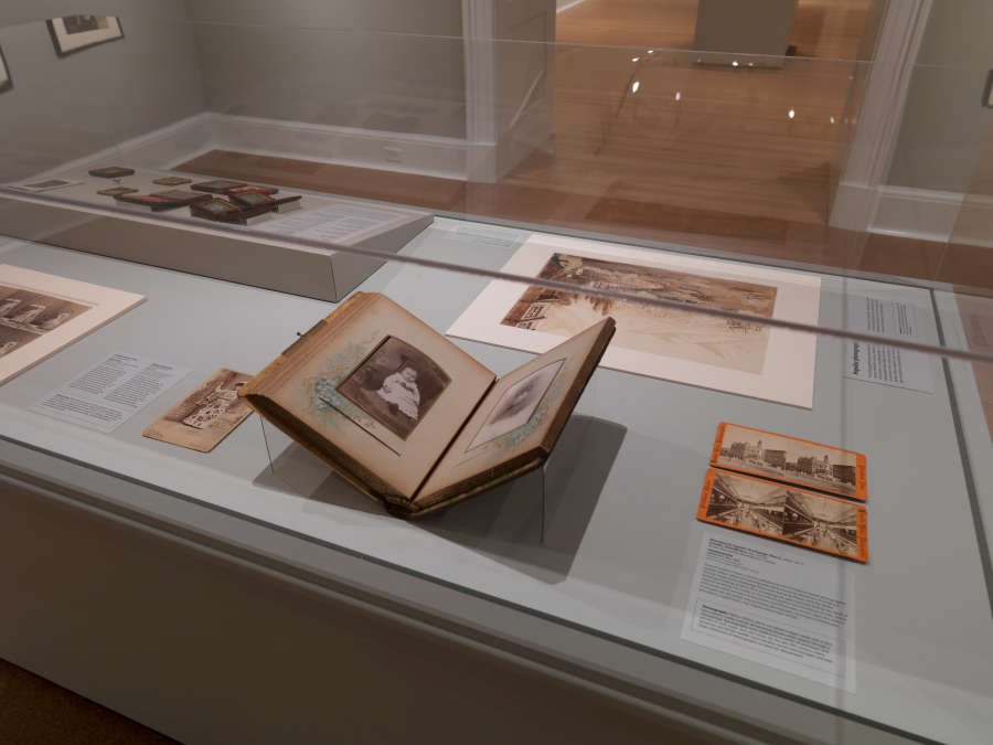 view exhibition image