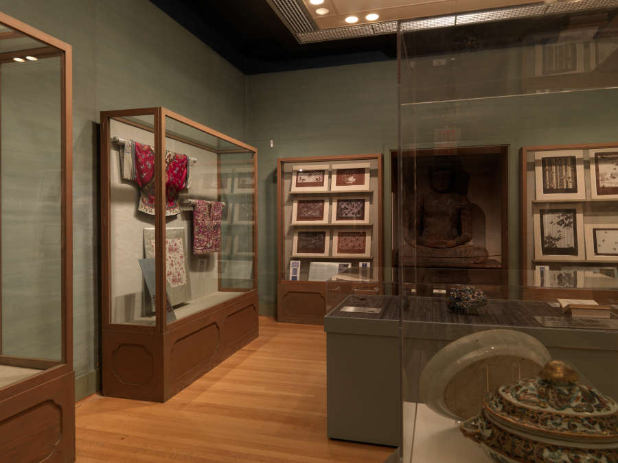 view exhibition image