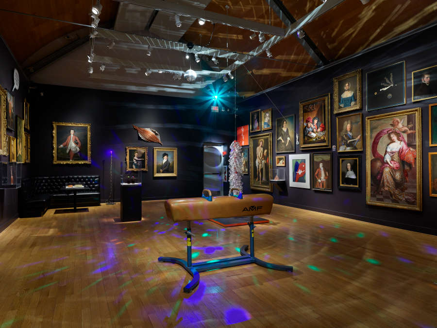 view exhibition image