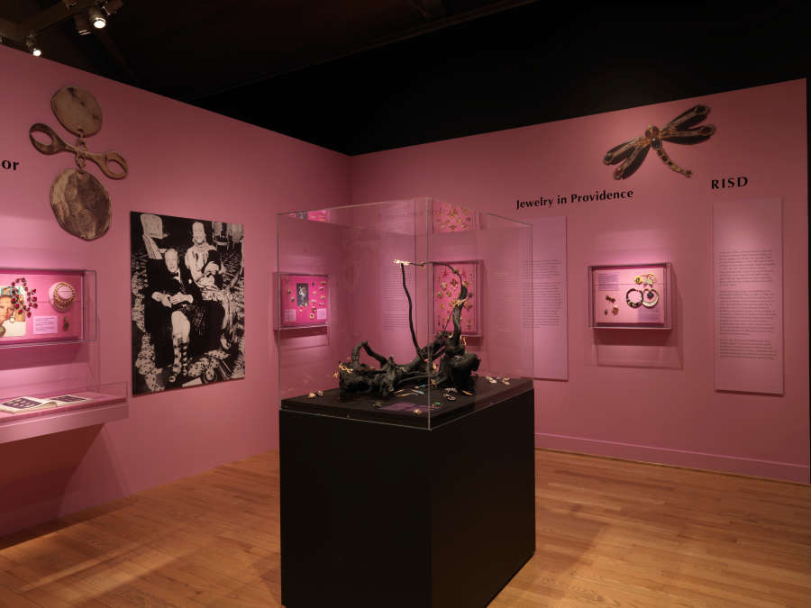 view exhibition image