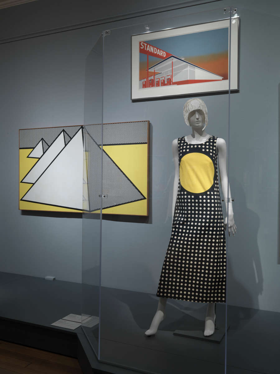 view exhibition image