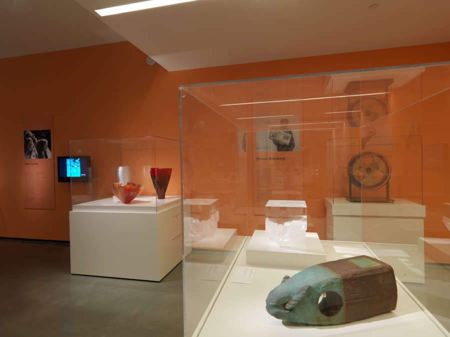 view exhibition image