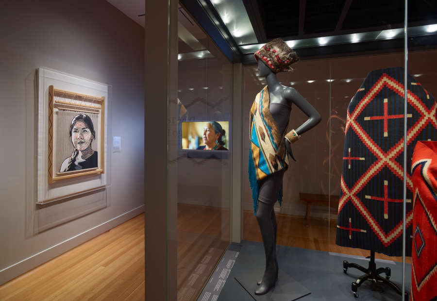 view exhibition image