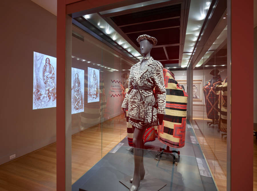 view exhibition image