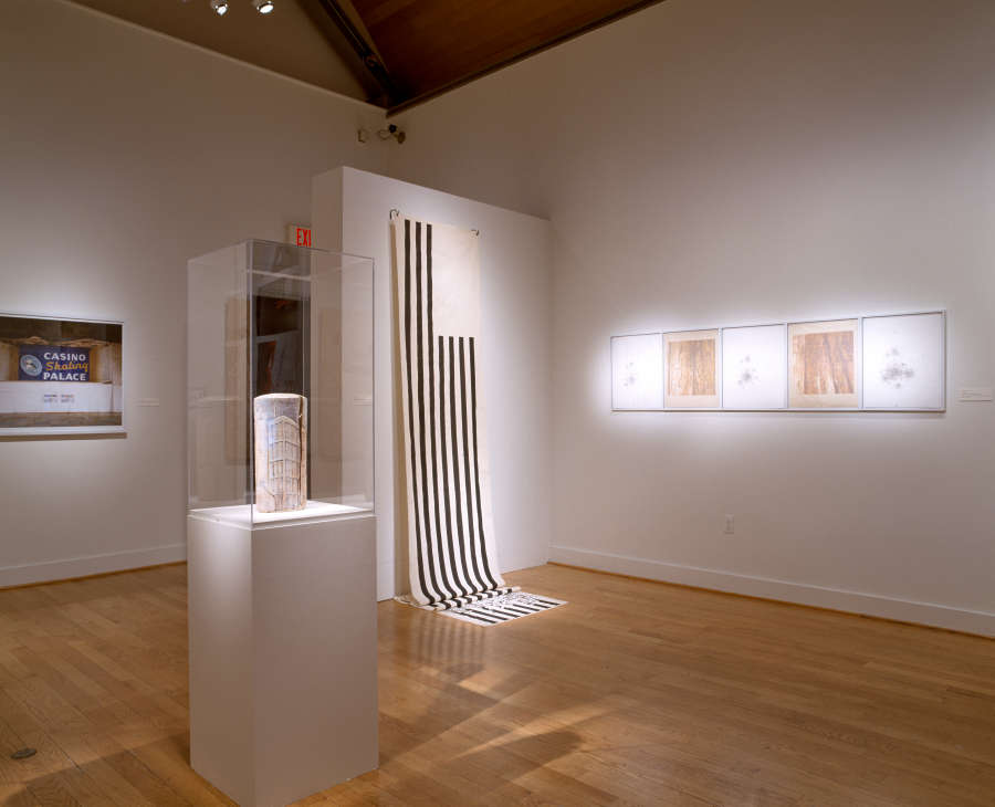 view exhibition image