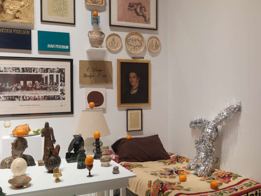 view exhibition image