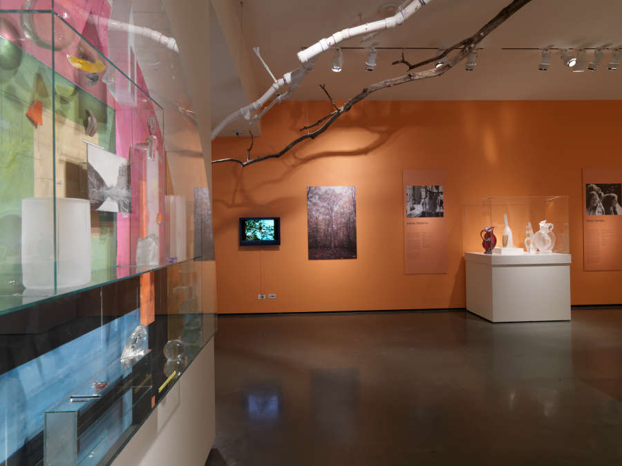 view exhibition image
