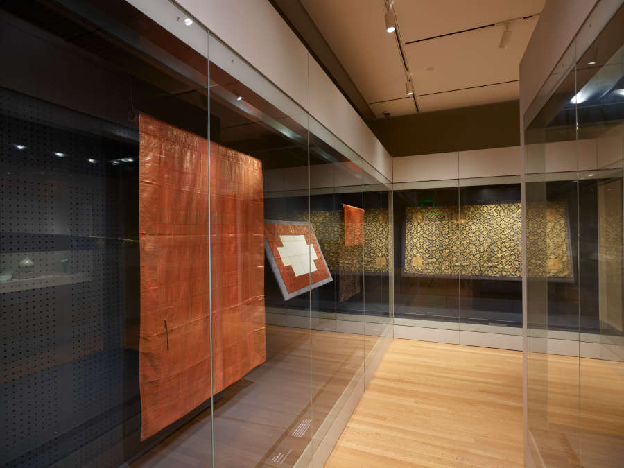 view exhibition image