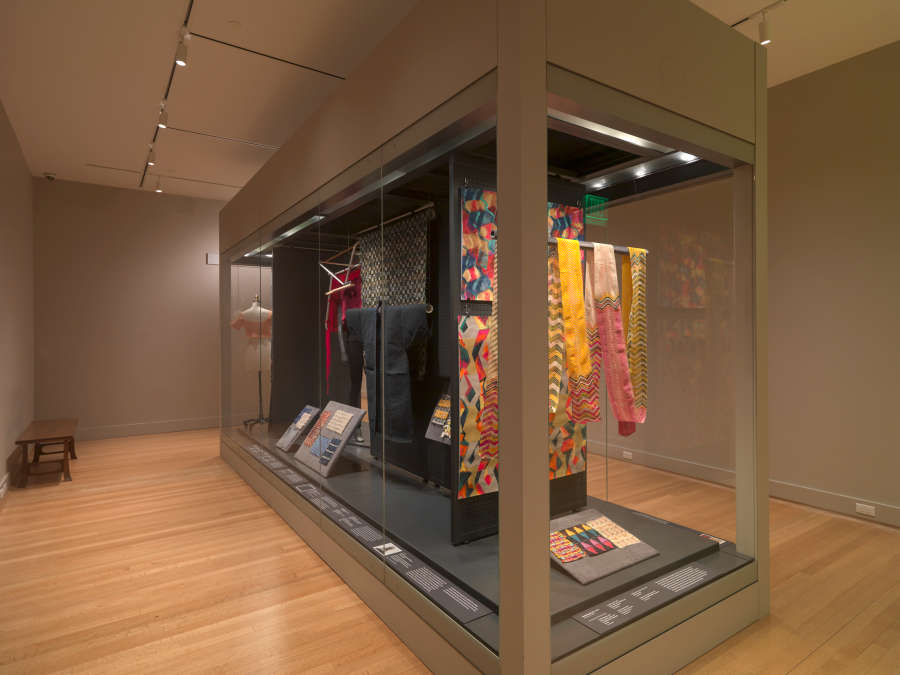 view exhibition image