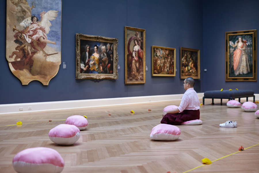 view exhibition image