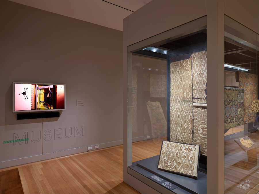 view exhibition image
