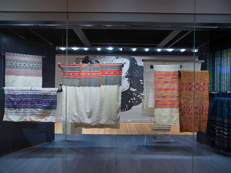 view exhibition image