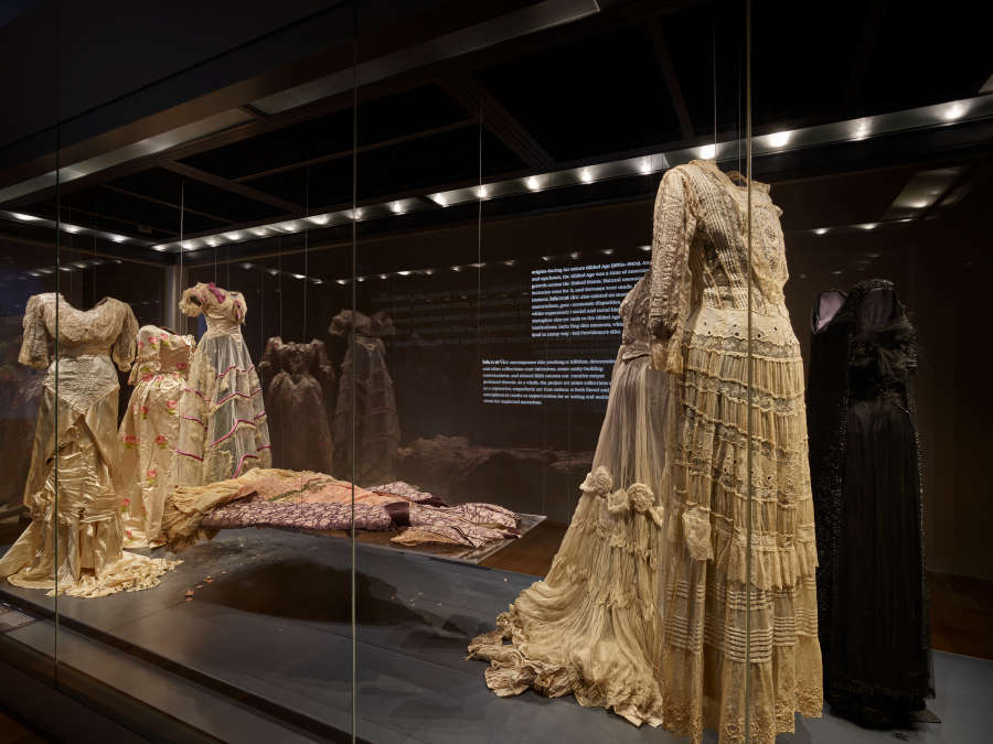 view exhibition image