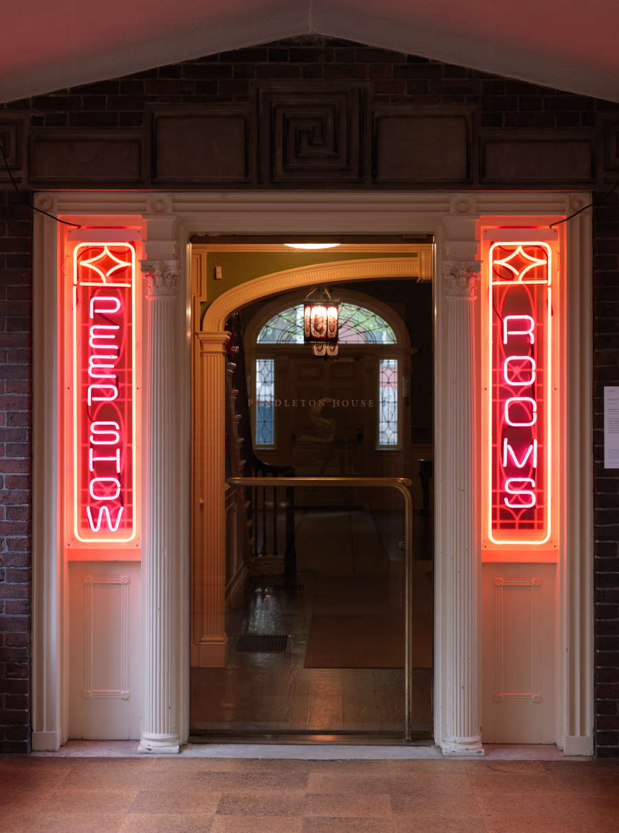 view exhibition image