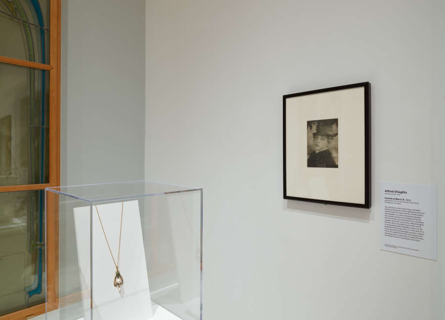 view exhibition image