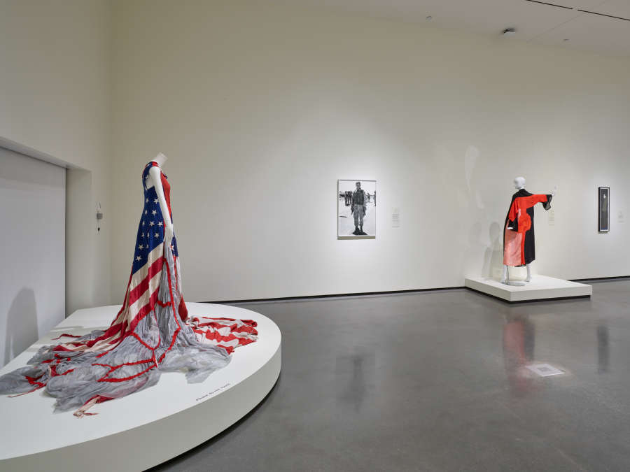 view exhibition image