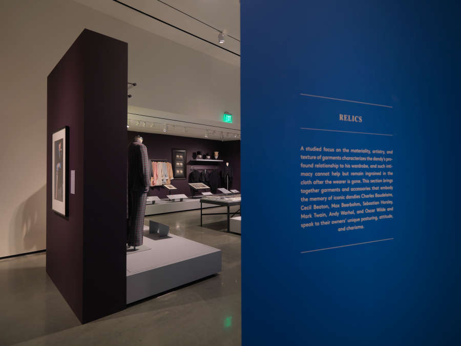 view exhibition image